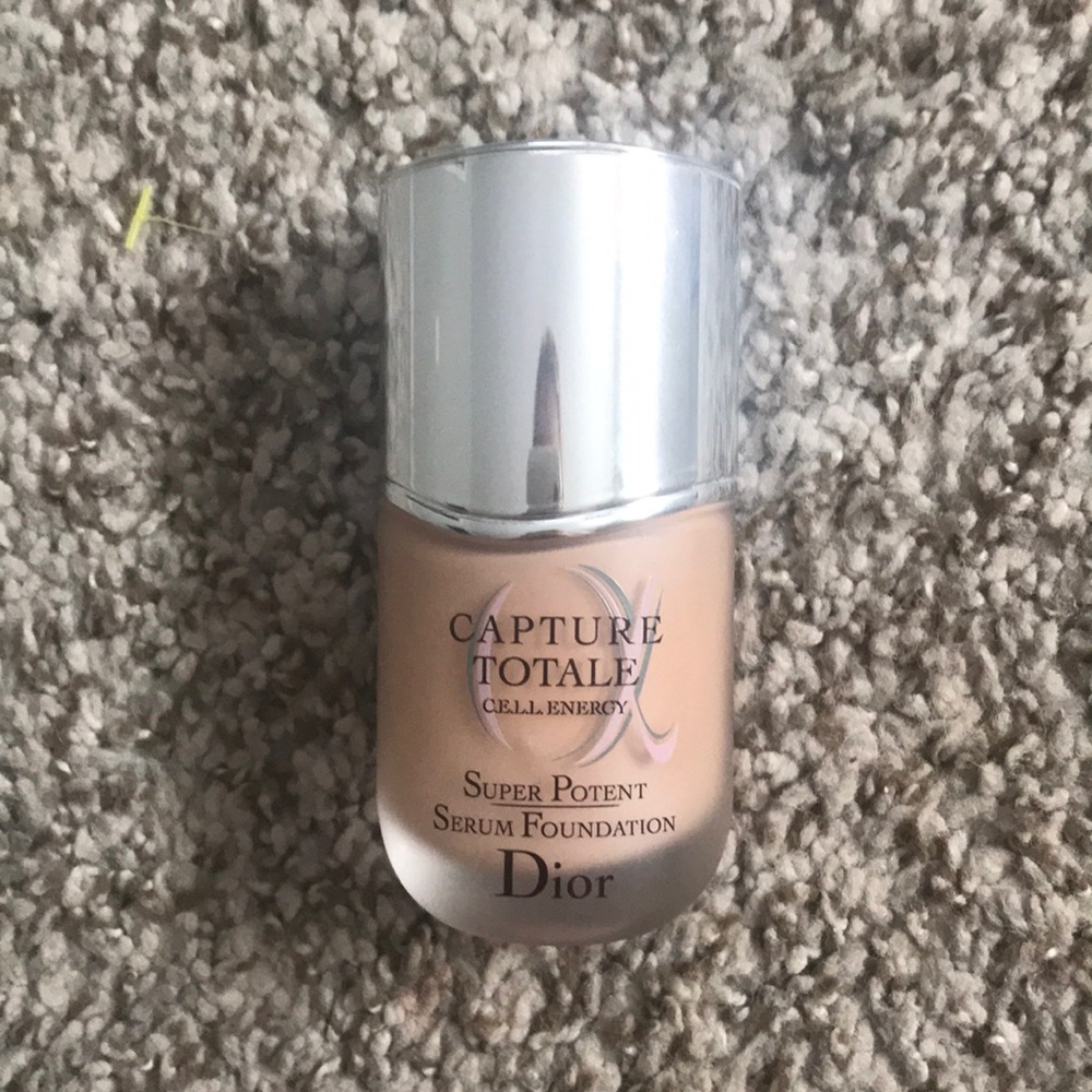 2CR (022) 1 fl oz creamy smooth correcting age defining serum foundation